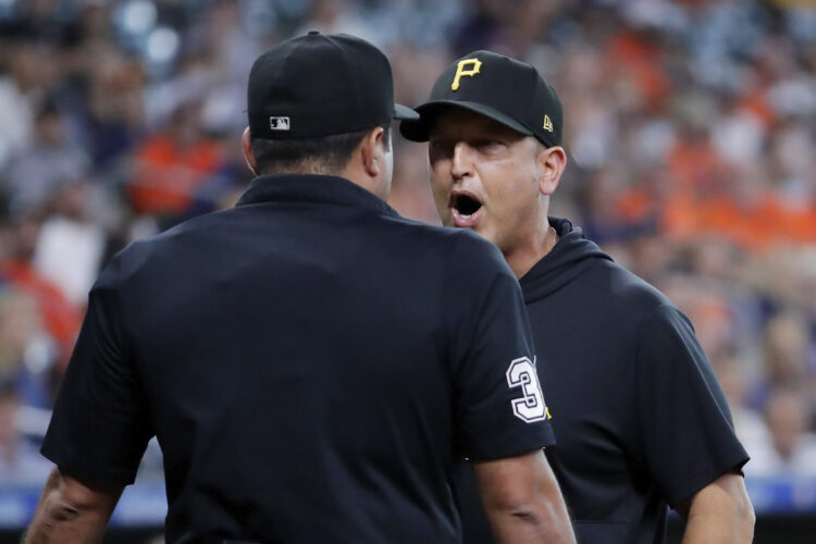 Errors kill Bucs shot at a sweep